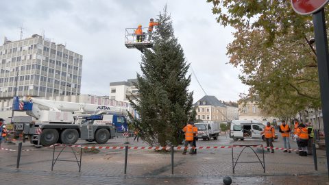 Châteauroux a installé son sapin de Noël