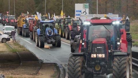 Manifestation agricole dans le Cher : l'A20 bloquée