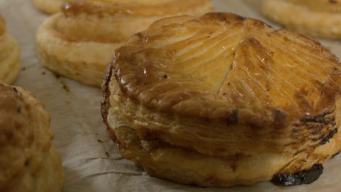 Des fêves sur mesure pour la galette des rois