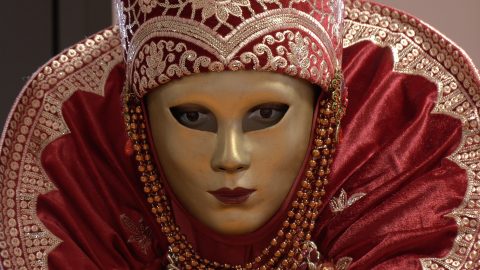 Ardentes est en couleur : le rouge s'empare de la médiathèque
