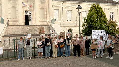 Un rassemblement après la mort de Lyhanna